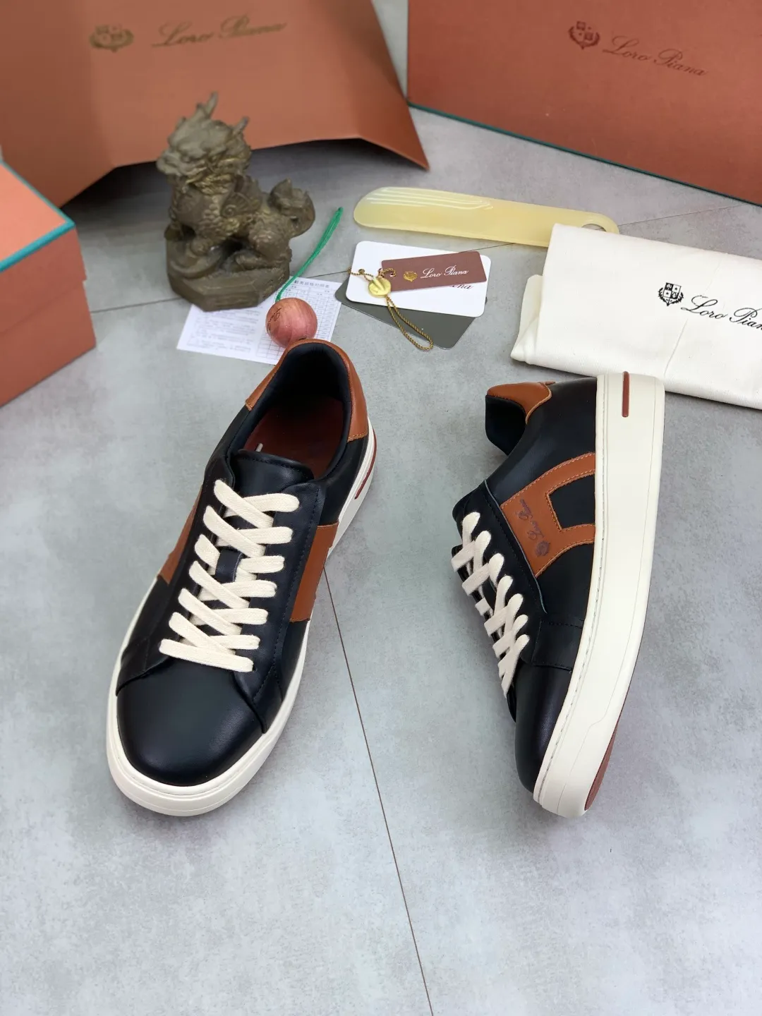 Men's men's shoes 💰P560 New style 💰High quality The latest casual shoes Loro Piana 💯Top grade💯Buy the original copy💯 Founded the existing Loro Piana company on April 24, 1924. It is now the sixth generation of family business, providing top quality products to customers who are discerning about taste and quality. Imported original fly woven fabric with cowhide fabric, plain calfskin lining. Hand-sewn thread with cowhide feet. Original packaging. High-end outsole. Size: 38-44 (customized for 45 and 46). 2️⃣ colors available.